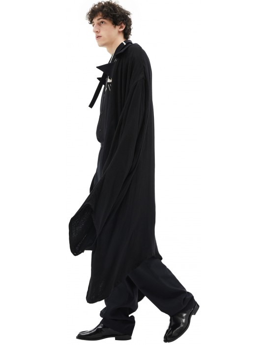 пальто с объемными рукавами от бренда yohji yamamoto вид слева