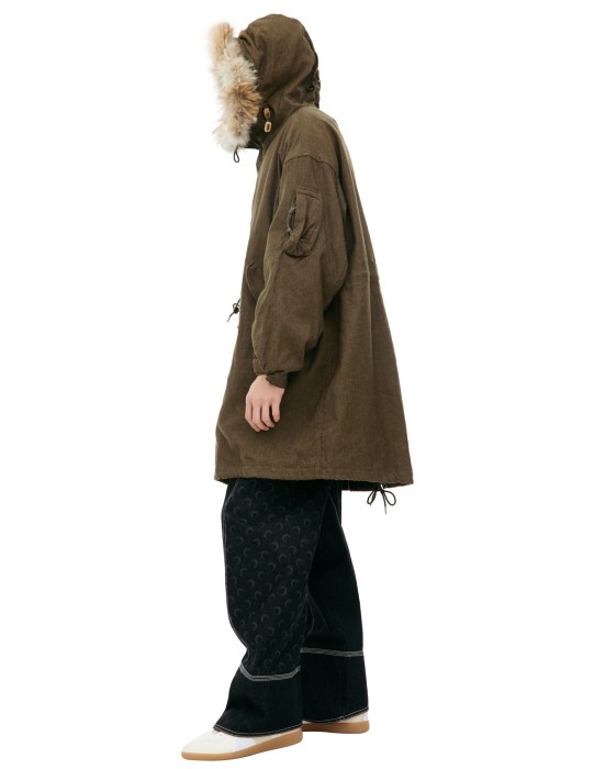 парка с капюшоном от бренда visvim вид слева