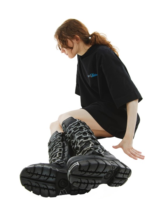 сапоги vetements x new rock с цепями по цене 234080 руб вид справа