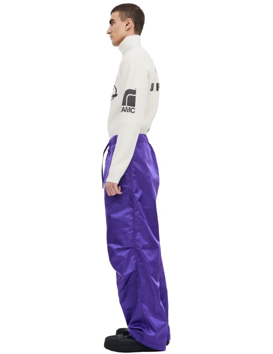широкие брюки от известного бренда вид слева