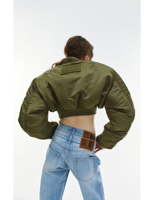 укороченный бомбер vtmnts x alpha industries из проверенных материалов спереди