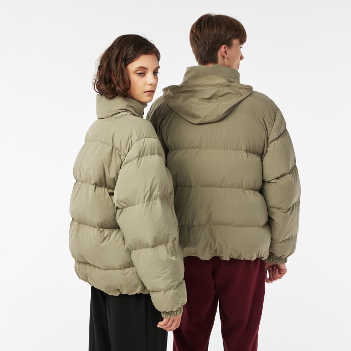 дутая короткая куртка  унисекс от бренда lacoste вид слева