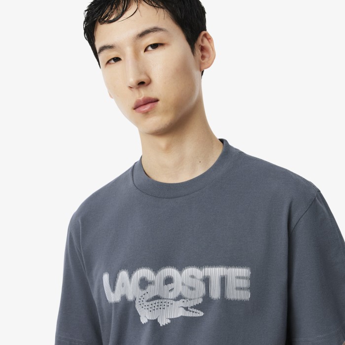 футболка  с графическим принтом от бренда lacoste вид слева