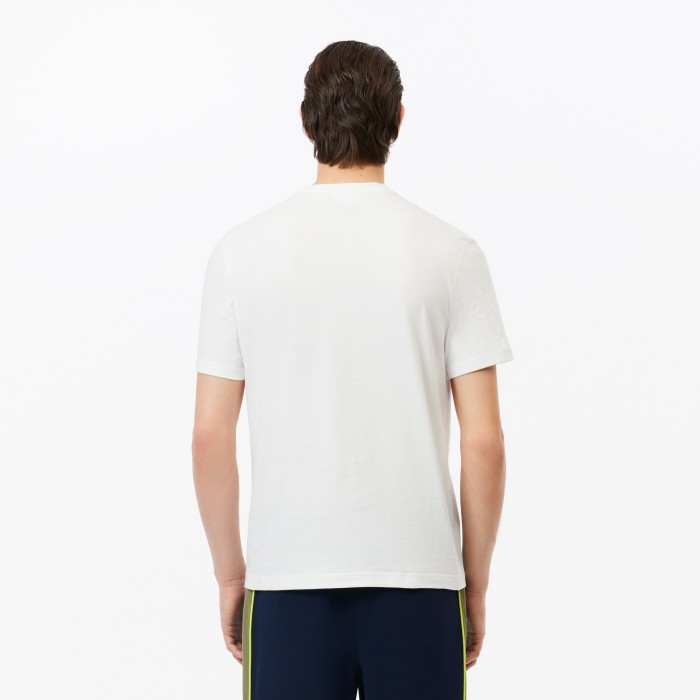 мужская футболка  с круглым вырезом от бренда lacoste вид слева
