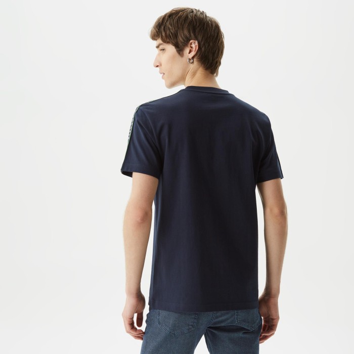 мужская футболка  свободной посадки от бренда lacoste вид слева