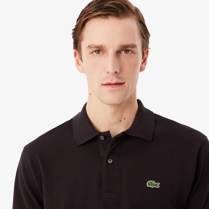 мужская рубашка-поло  свободного кроя из плотного хлопка от бренда lacoste вид слева