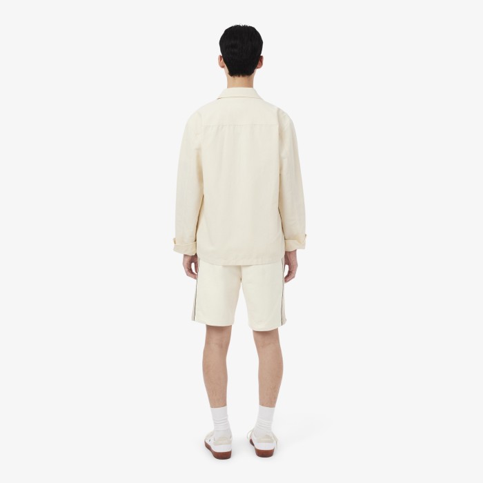 мужские флисовые шорты  стандартного кроя от бренда lacoste вид слева