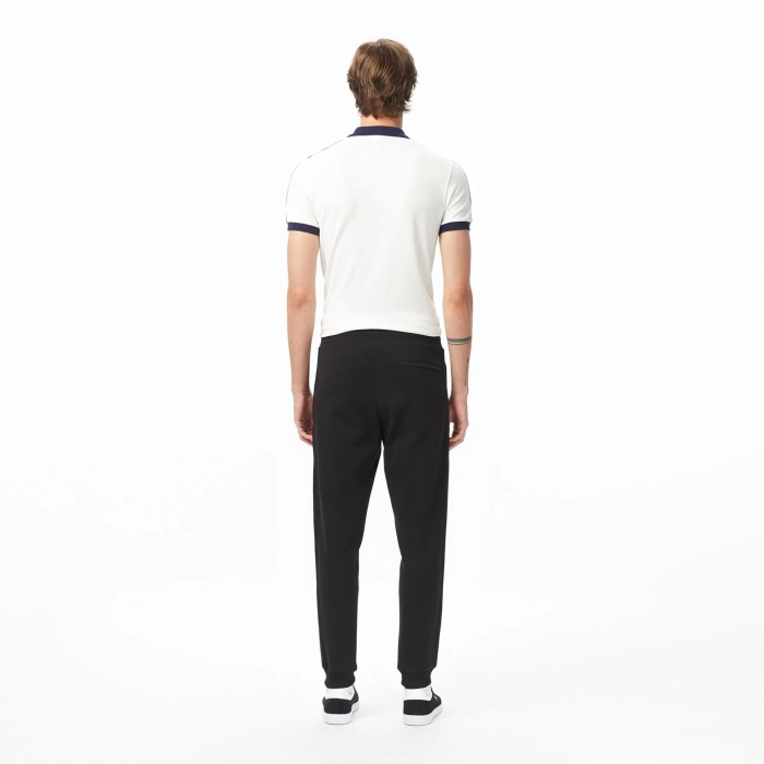 мужские хлопковые спортивные брюки  свободного кроя от бренда lacoste вид слева