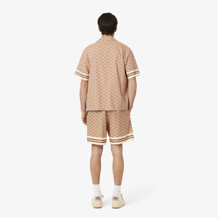 мужские шорты  из органического хлопка от бренда lacoste вид слева