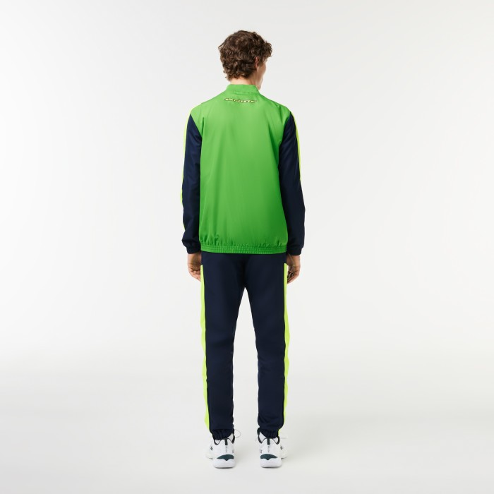 мужской спортивный костюм  от бренда lacoste вид слева