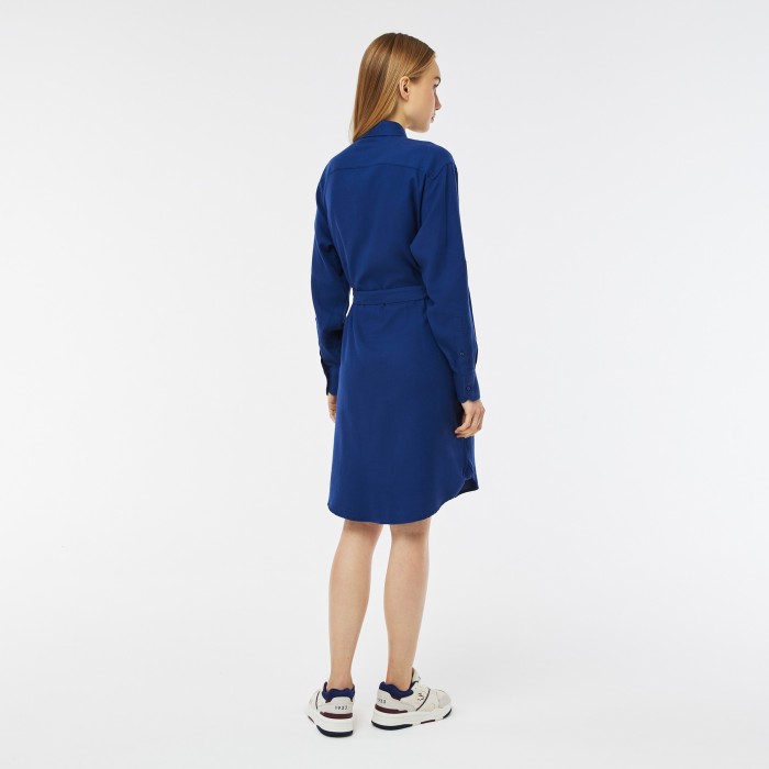 платье  стандартного кроя с длинными рукавами и поясом от бренда lacoste вид слева