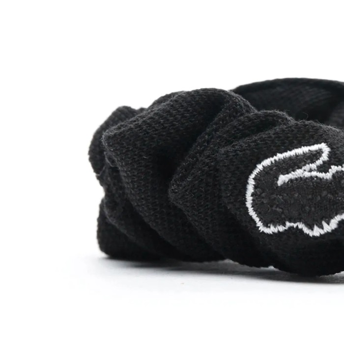 резинка для волос  от бренда lacoste вид слева