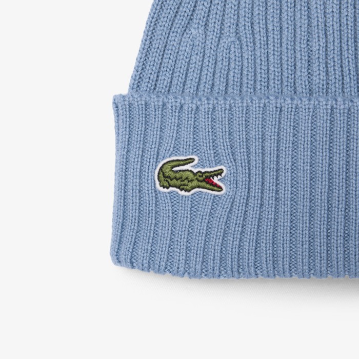 шапка-бини  унисекс в рубчик от бренда lacoste вид слева