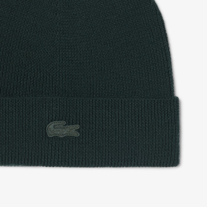 шапка  унисекс от бренда lacoste вид слева