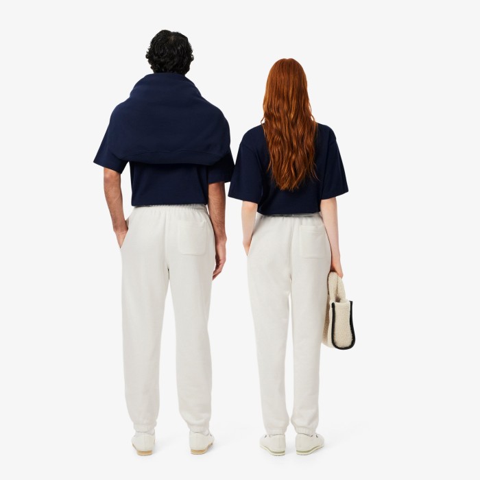 спортивные хлопковые брюки  унисекс свободного кроя от бренда lacoste вид слева