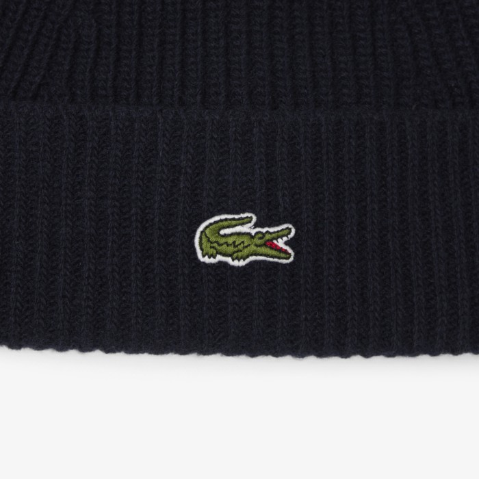 вязаная шапка-бини  из шерсти от бренда lacoste вид слева
