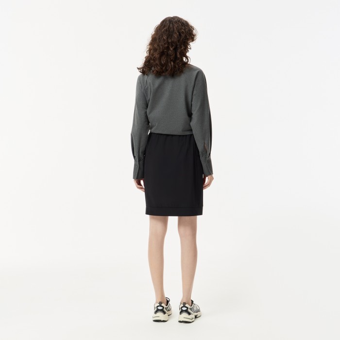 юбка  классического кроя от бренда lacoste вид слева