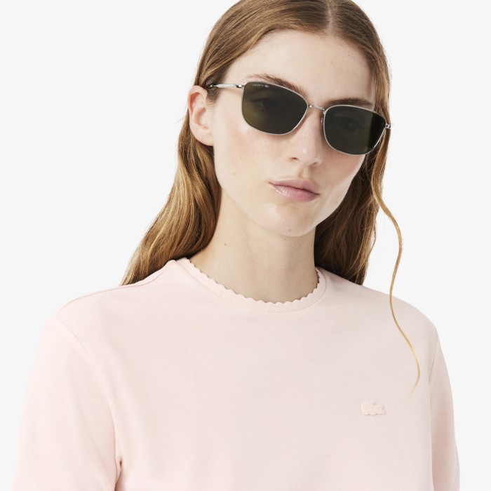 женская футболка пике  от бренда lacoste вид слева
