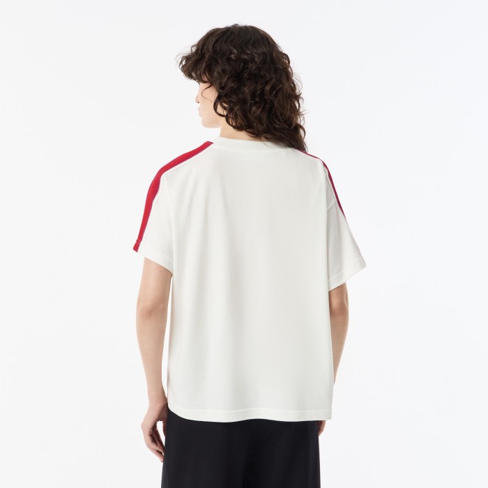 женская футболка  от бренда lacoste вид слева