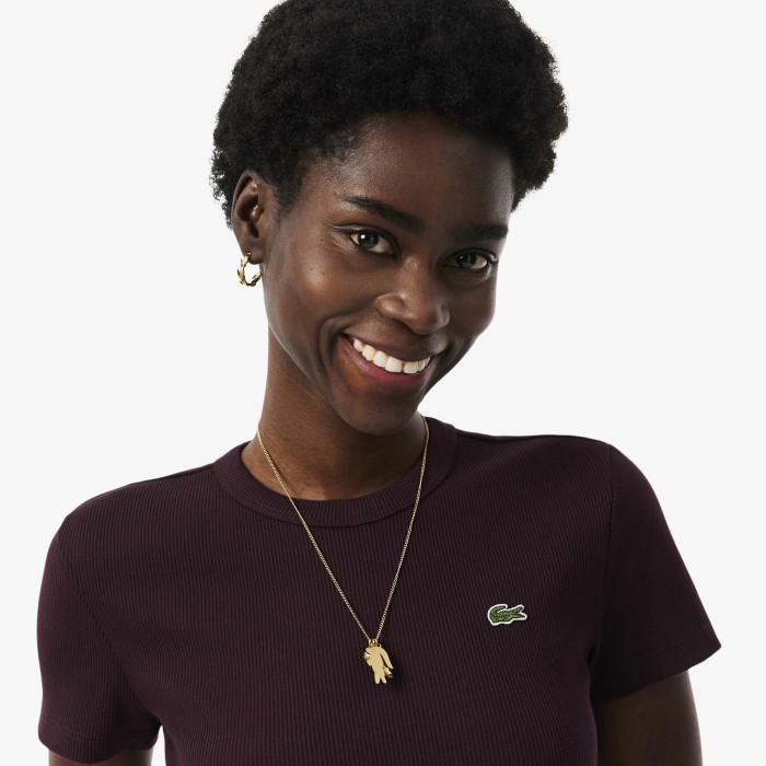 женская легкая футболка  от бренда lacoste вид слева