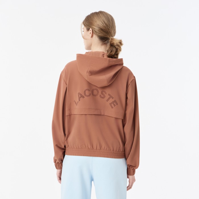 женская легкая куртка  с капюшоном от бренда lacoste вид слева
