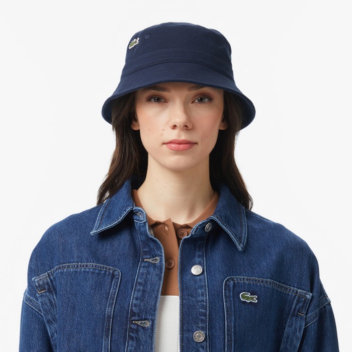 женская рубашка  от бренда lacoste вид слева