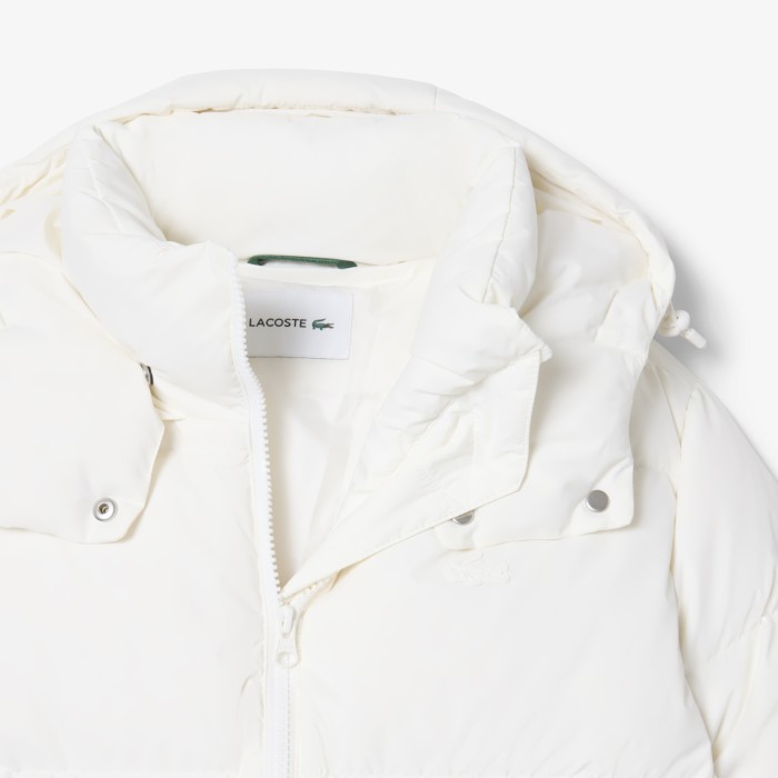 женская укороченная куртка-пуховик  от бренда lacoste вид слева