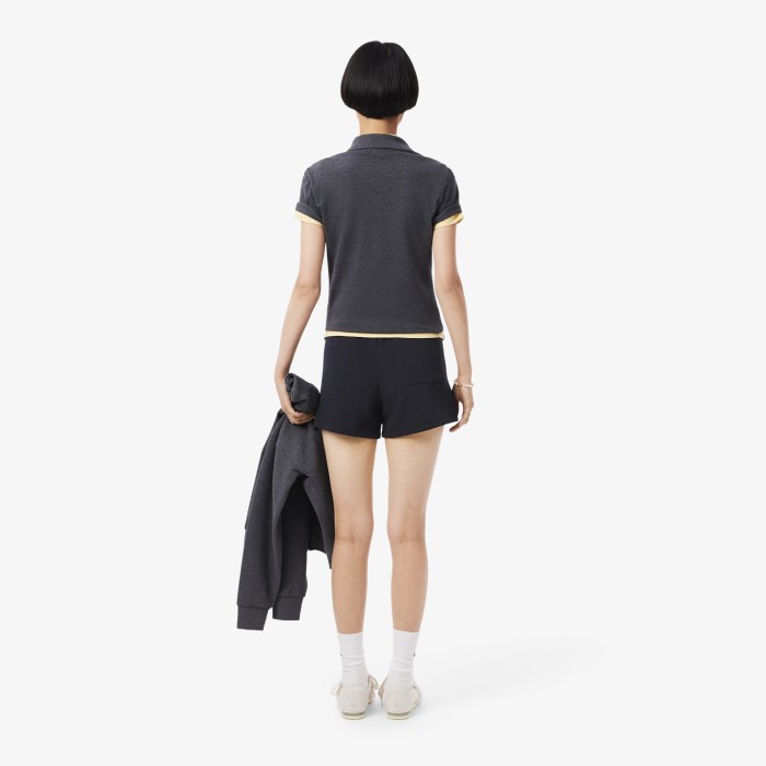 женские хлопковые шорты  из пике от бренда lacoste вид слева