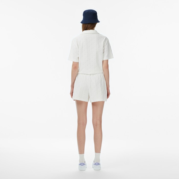 женские шорты  от бренда lacoste вид слева