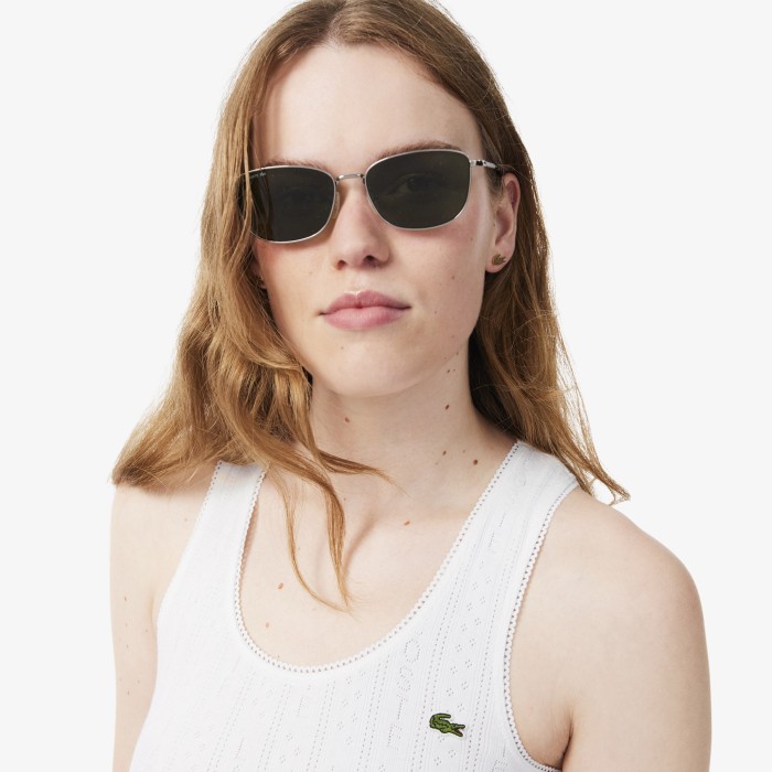 женский топ  в рубчик от бренда lacoste вид слева