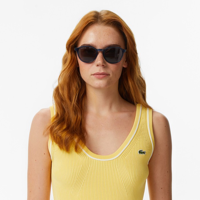 женский топ  от бренда lacoste вид слева