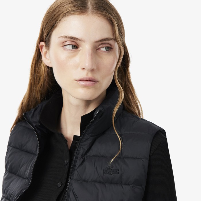 женский утепленный жилет  от бренда lacoste вид слева