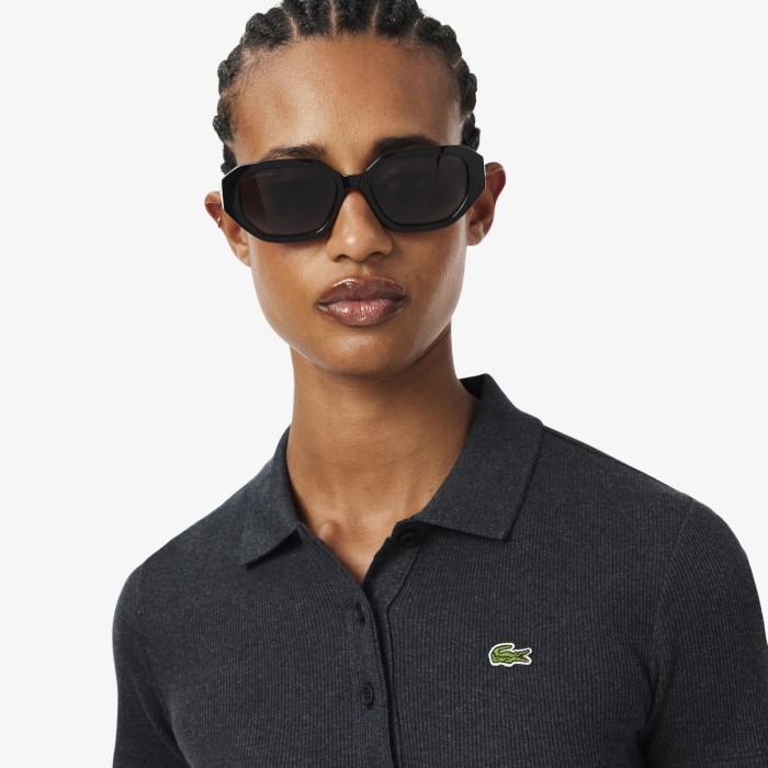 женское хлопковое облегающее поло  l.12.d в рубчик от бренда lacoste вид слева