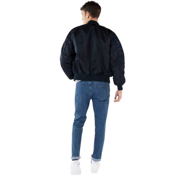 бомбер ma-1 flight jacket от бренда alpha industries вид слева