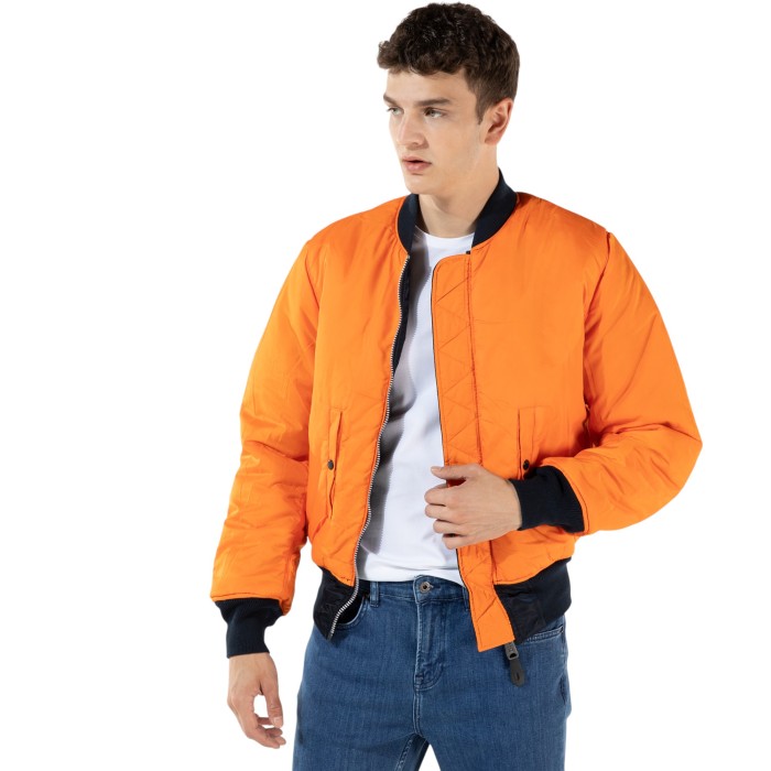 бомбер ma-1 flight jacket из америки вид сбоку