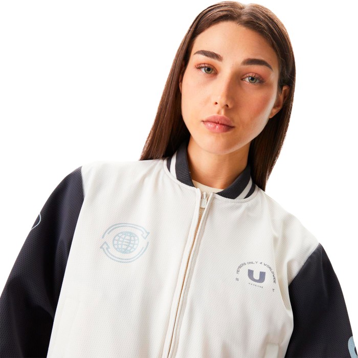 бомбер w collage jacket по цене 15990 руб вид справа