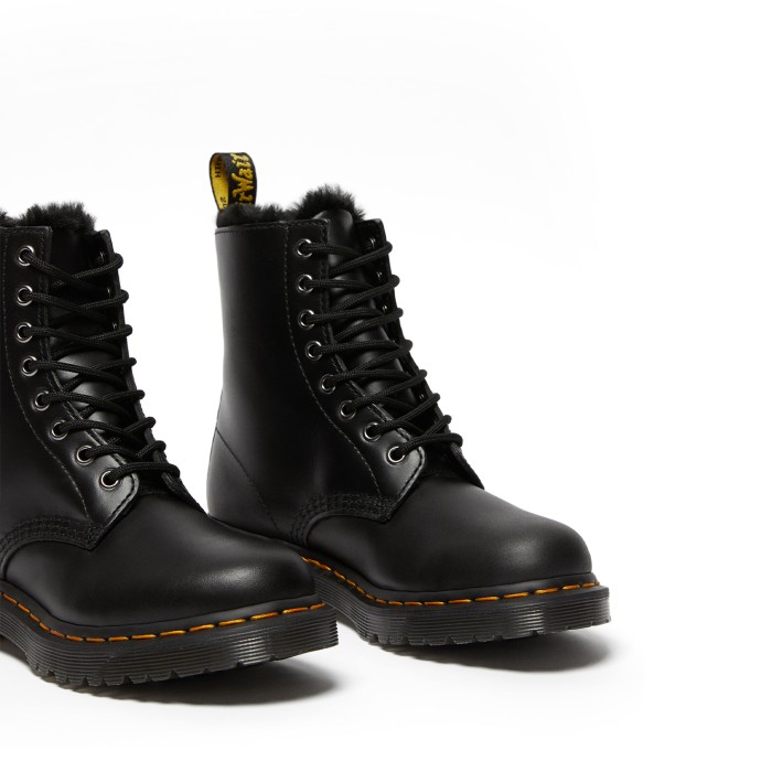 ботинки 1460 serena8 eye boot от бренда dr. martens вид слева