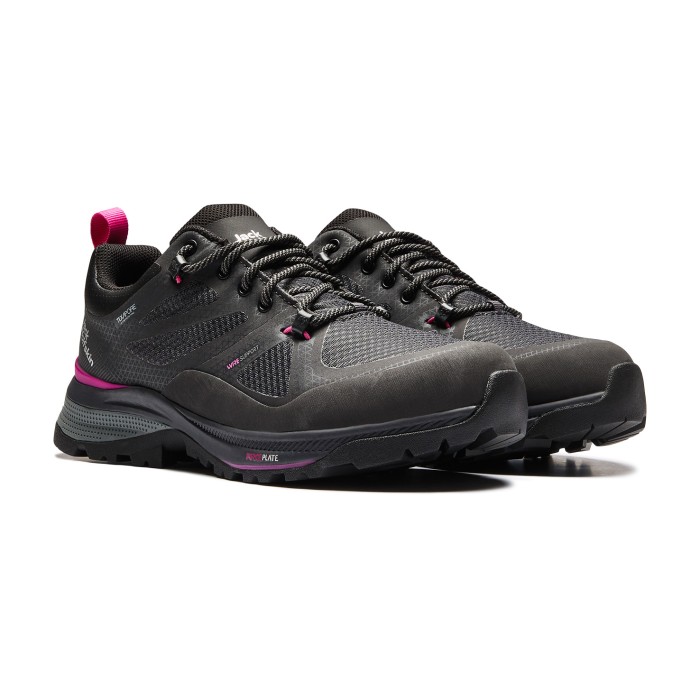 ботинки force striker texapore low waterproof от бренда jack wolfskin вид слева