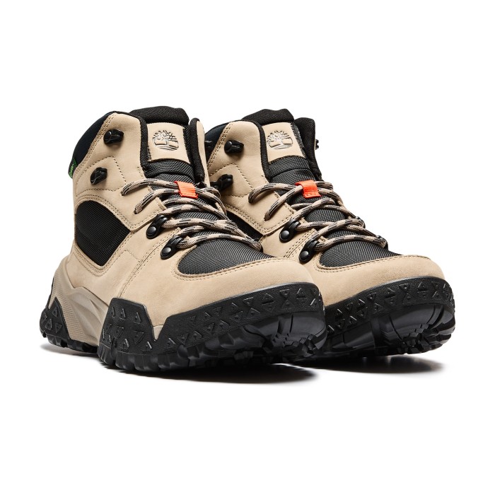 ботинки motion scramble low waterproof от бренда timberland вид слева