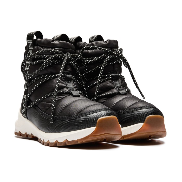 ботинки thermoball lace up waterproof от бренда the north face вид слева