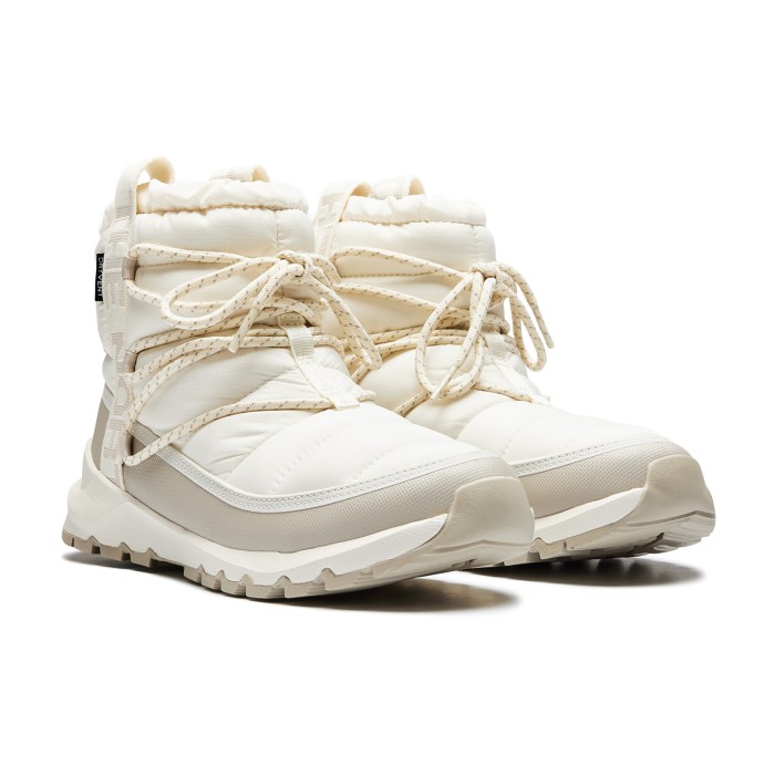 ботинки thermoball lace up waterproof от бренда the north face вид слева