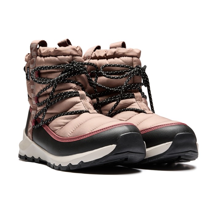 ботинки thermoball lace up waterproof от бренда the north face вид слева
