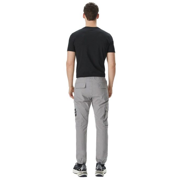 брюки chinos от бренда lacoste вид слева