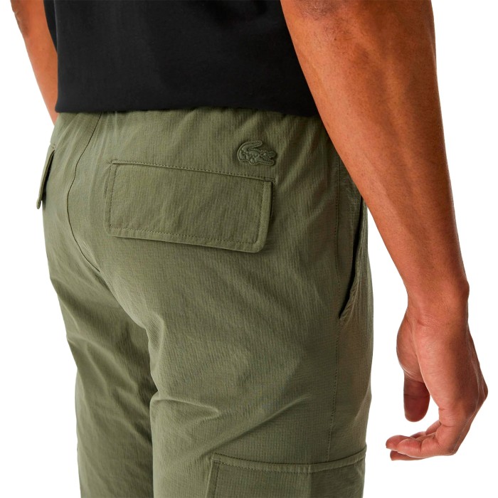 брюки chinos от бренда lacoste вид слева
