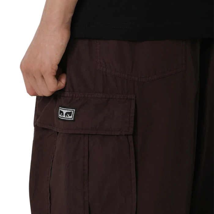 брюки giant parachute cargo pant от бренда obey вид слева