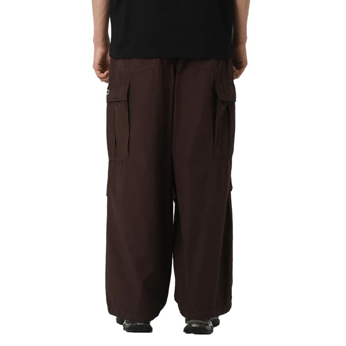 брюки giant parachute cargo pant по цене 11995 руб вид справа