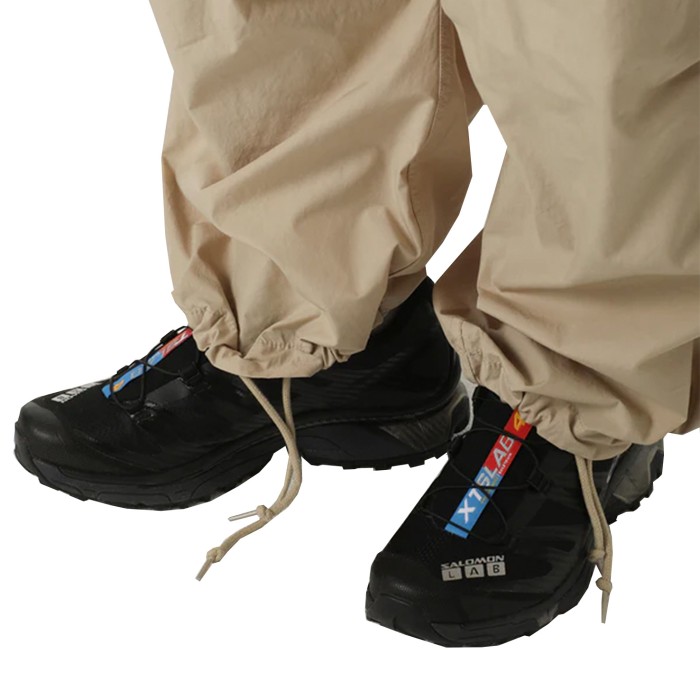 брюки giant parachute cargo pant от бренда obey вид слева