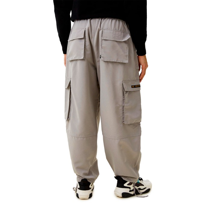 брюки guide parachute pants от известного бренда вид слева