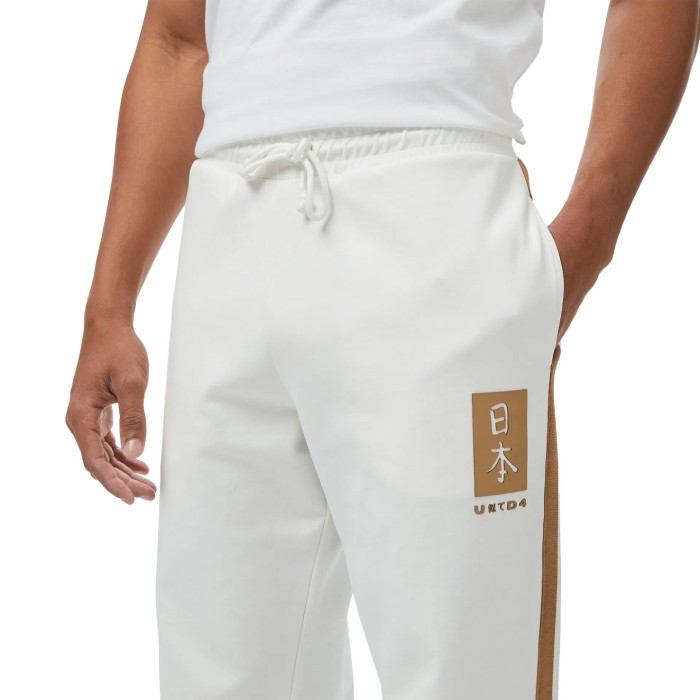 брюки tracksuit trouser по цене 7190 руб вид справа
