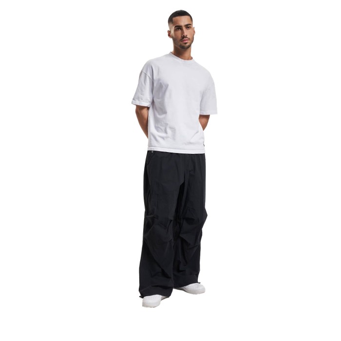 брюки woven retro washed parachute pants по цене 7995 руб вид справа